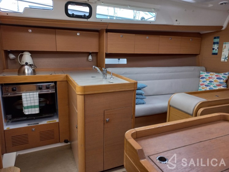 Dufour 350 GL - Yacht Charter Sailica