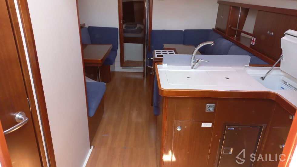 Hanse 375 - Yacht Charter Sailica
