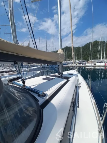 Dufour 410 GL - Yacht Charter Sailica