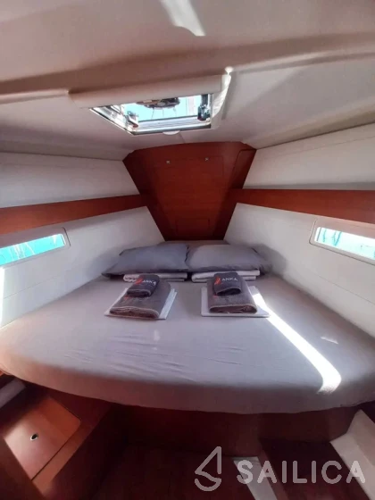 Dufour 410 GL - Yacht Charter Sailica