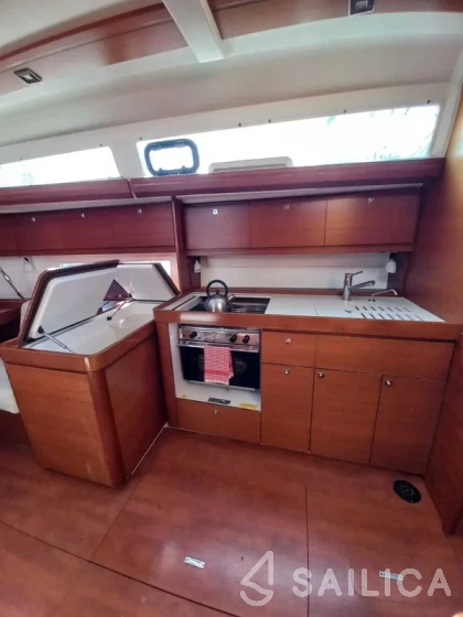 Dufour 410 GL - Yacht Charter Sailica