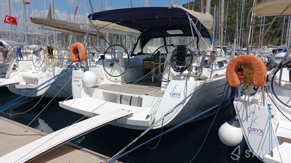 Dufour 450 GL - Yacht Charter Sailica