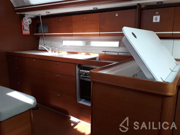 Dufour 450 GL - Yacht Charter Sailica