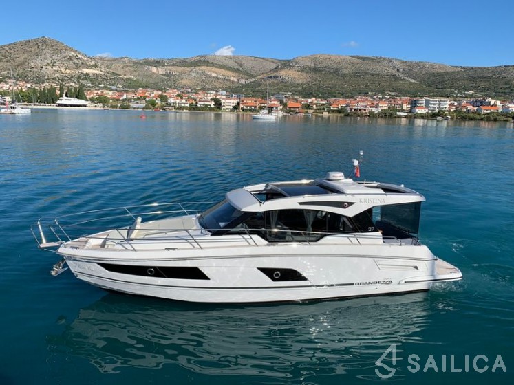 Grandezza 37CA - Yacht Charter Sailica