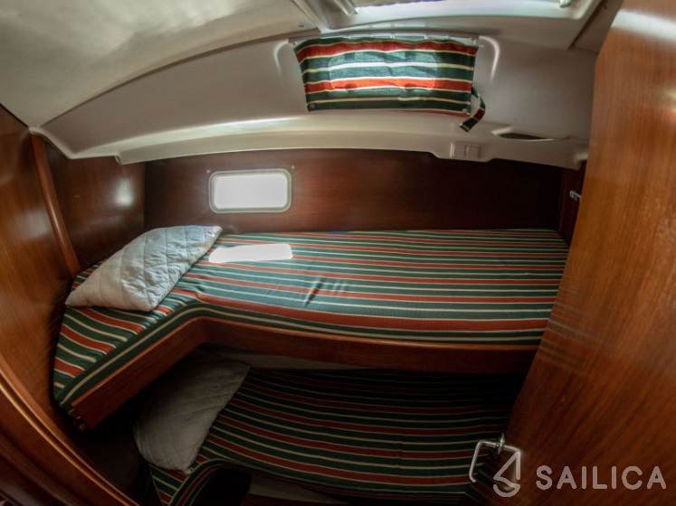 Oceanis 411 Clipper - Yacht Charter Sailica