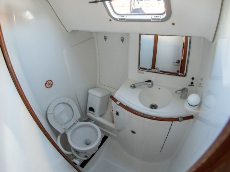 Oceanis 411 Clipper - Yacht Charter Sailica