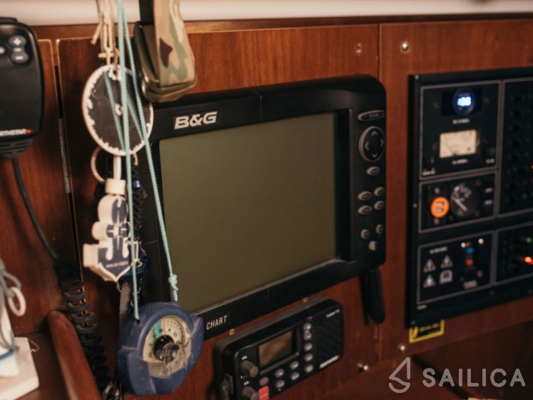 Oceanis 411 Clipper - Yacht Charter Sailica