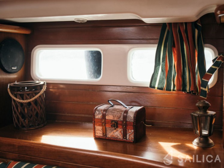 Oceanis 411 Clipper - Yacht Charter Sailica