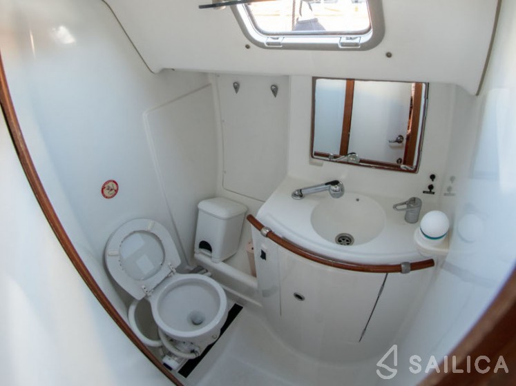 Oceanis 411 Clipper - Yacht Charter Sailica