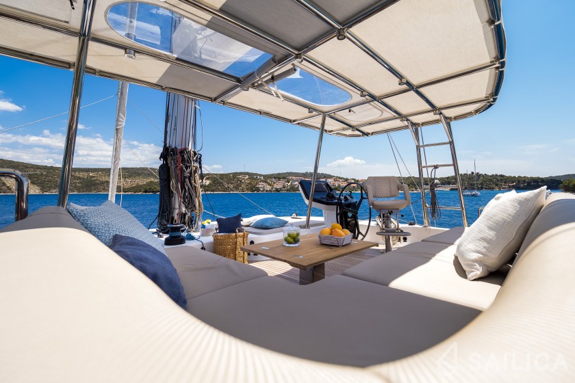 Sunreef 50 - Yacht Charter Sailica