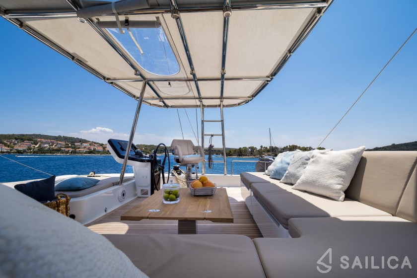 Sunreef 50 - Yacht Charter Sailica