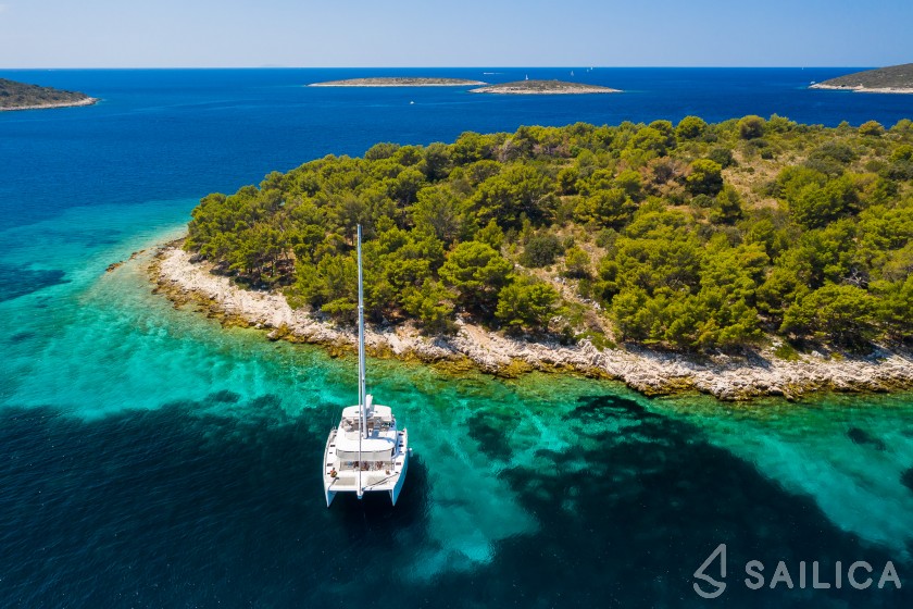 Sunreef 50 - Yacht Charter Sailica