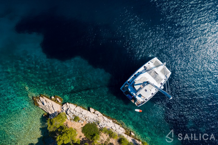 Sunreef 50 - Yacht Charter Sailica