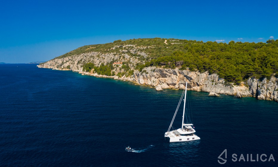 Sunreef 50 - Yacht Charter Sailica
