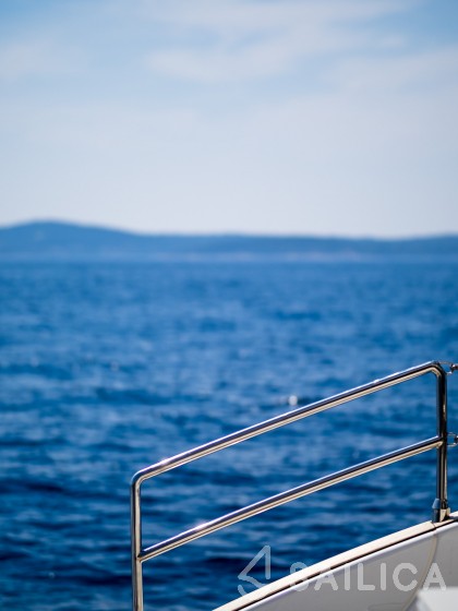 Sunreef 50 - Yacht Charter Sailica
