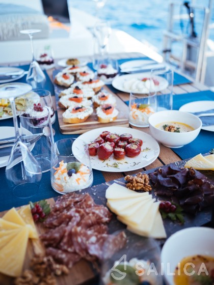 Sunreef 50 - Yacht Charter Sailica
