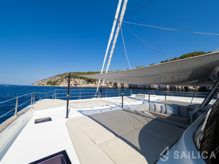Sunreef 50 - Yacht Charter Sailica