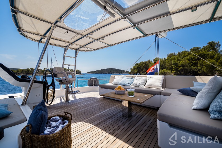 Sunreef 50 - Yacht Charter Sailica
