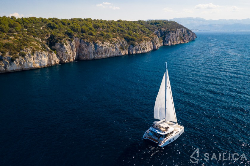 Sunreef 50 - Yacht Charter Sailica