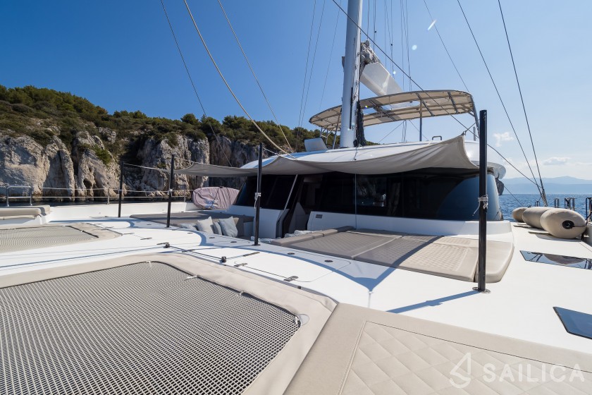 Sunreef 50 - Yacht Charter Sailica
