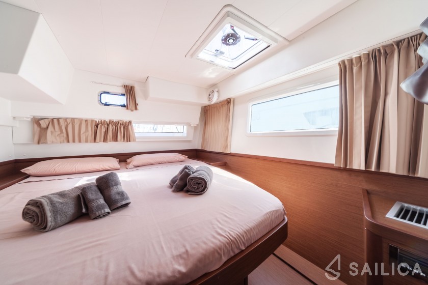 Lagoon 42 - Yacht Charter Sailica