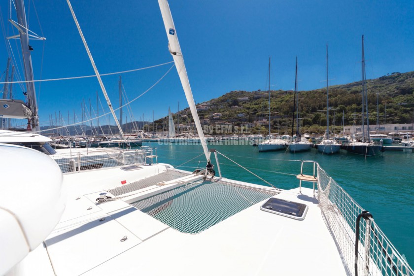Lagoon 42 - Yacht Charter Sailica