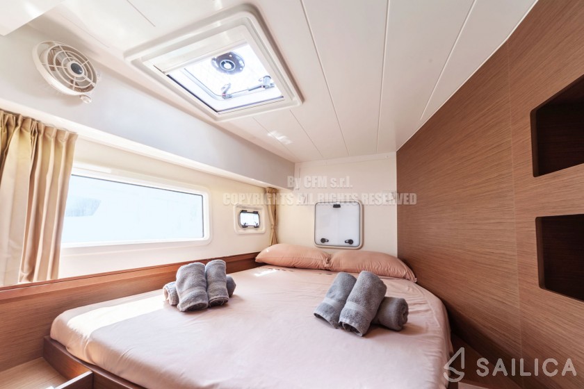 Lagoon 42 - Yacht Charter Sailica