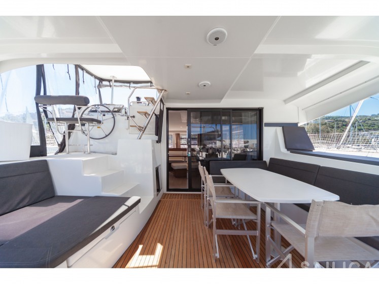 Lagoon 42 - Yacht Charter Sailica