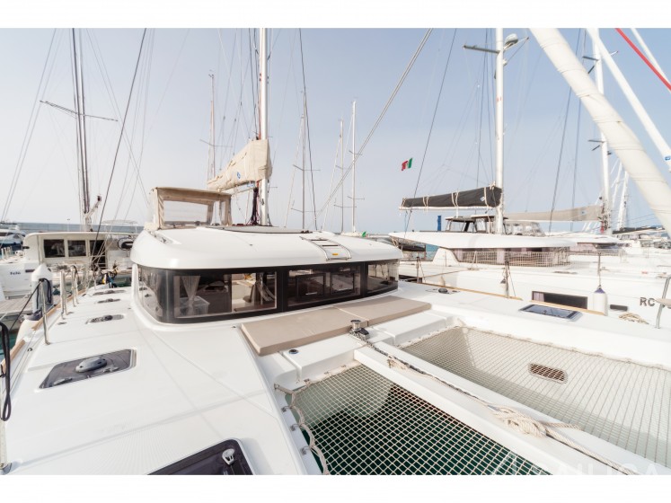 Lagoon 42 - Yacht Charter Sailica