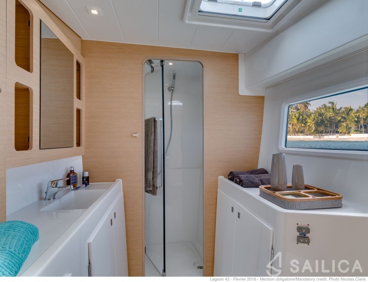 Lagoon 42 - Yacht Charter Sailica