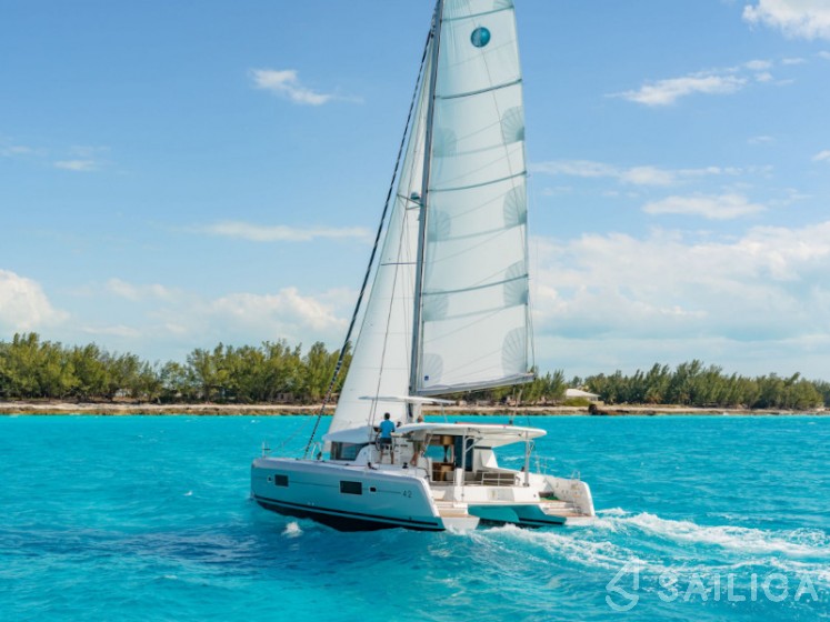 Lagoon 42 - Yacht Charter Sailica