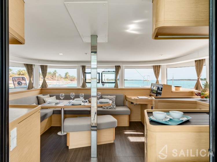 Lagoon 42 - Yacht Charter Sailica