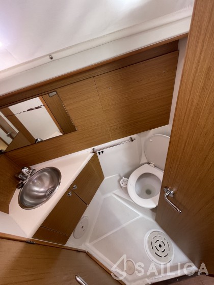 Sun Odyssey 44i - Yacht Charter Sailica