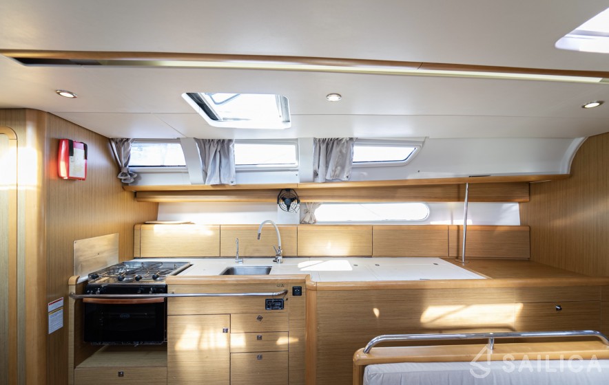 Sun Odyssey 44i - Yacht Charter Sailica