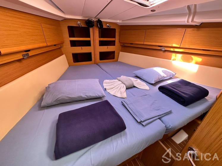 Sun Odyssey 44i - Yacht Charter Sailica
