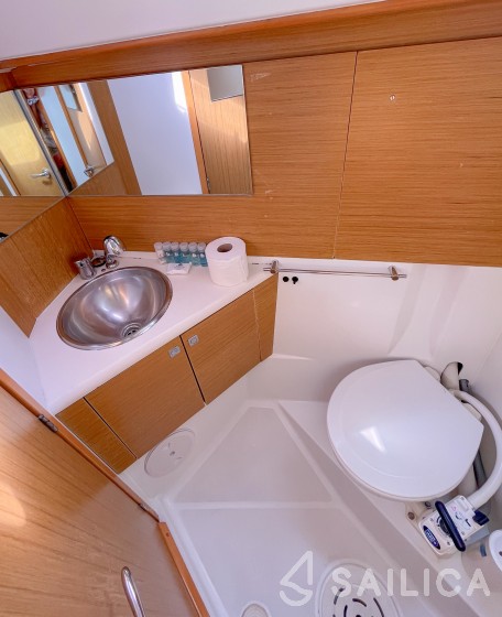 Sun Odyssey 44i - Yacht Charter Sailica