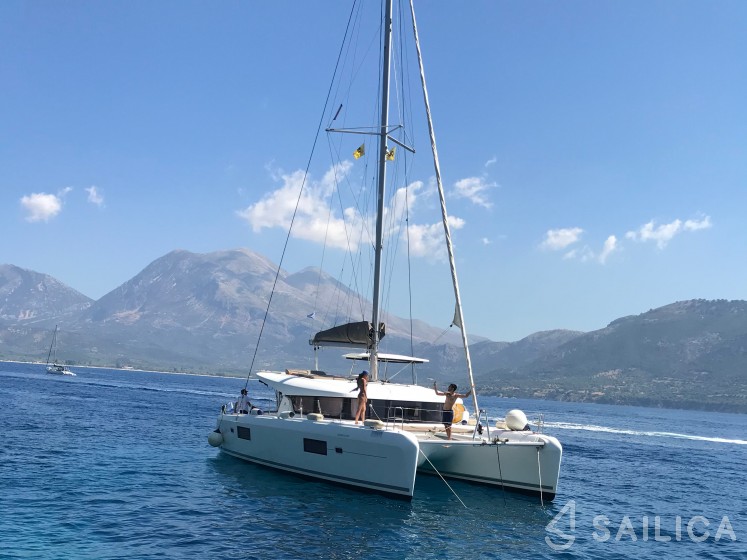 Lagoon 42 - Yacht Charter Sailica