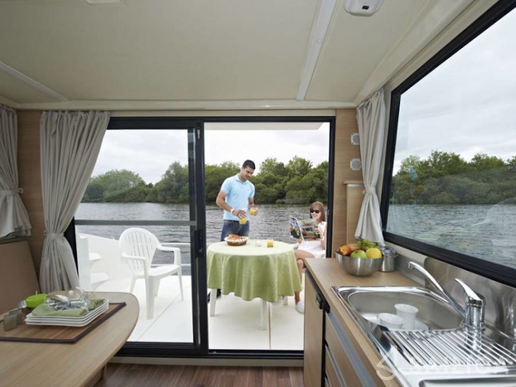 Sedan Primo - Yacht Charter Sailica