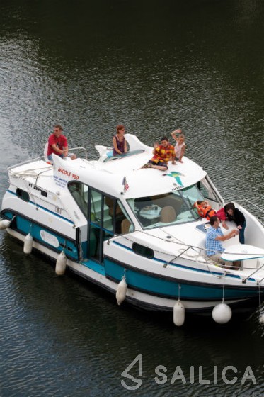 Confort 900 DP - Yacht Charter Sailica