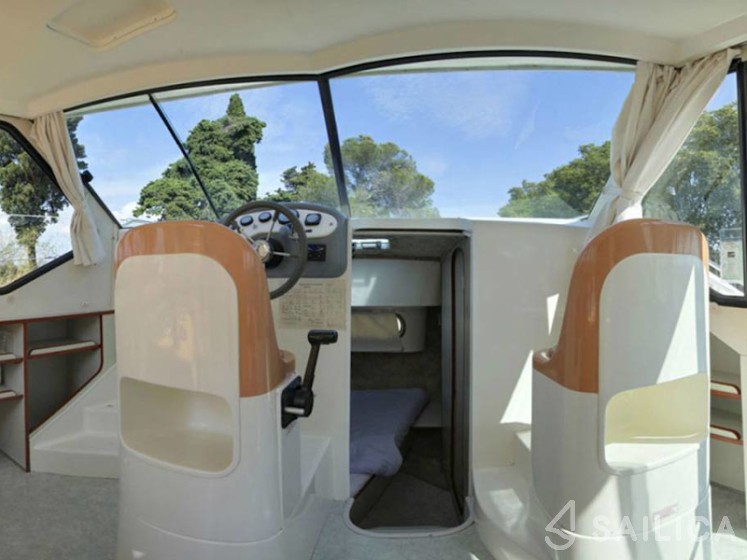 Confort 900 DP - Yacht Charter Sailica