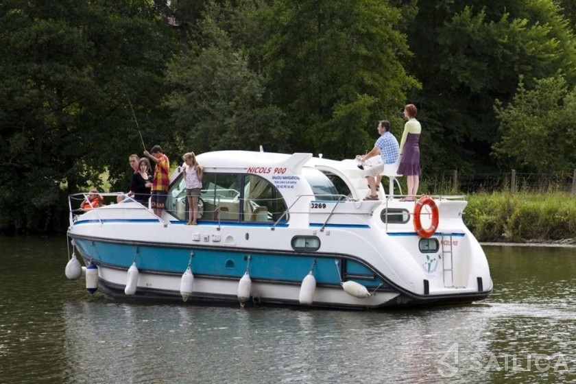 Confort 900 DP - Yacht Charter Sailica