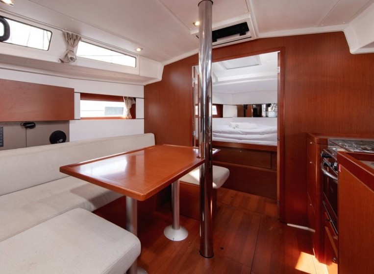 Oceanis 38.1 - Yacht Charter Sailica