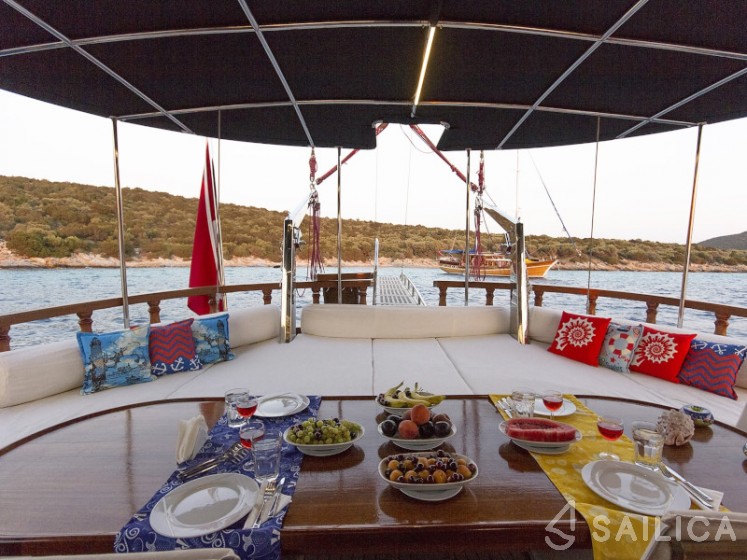 Gulet - Yacht Charter Sailica