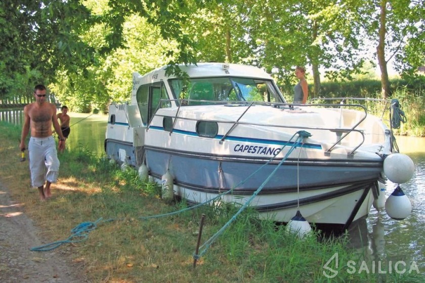 Confort 1100 - Yacht Charter Sailica