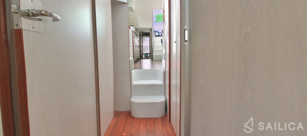 Confort 1100 - Yacht Charter Sailica