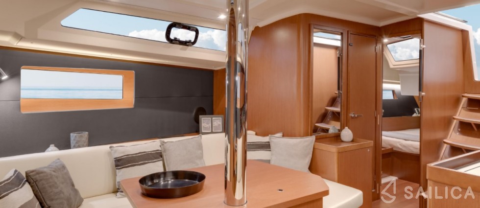 Oceanis 41.1 - Yacht Charter Sailica