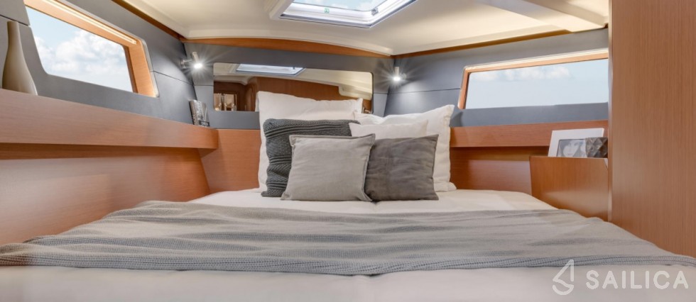 Oceanis 41.1 - Yacht Charter Sailica