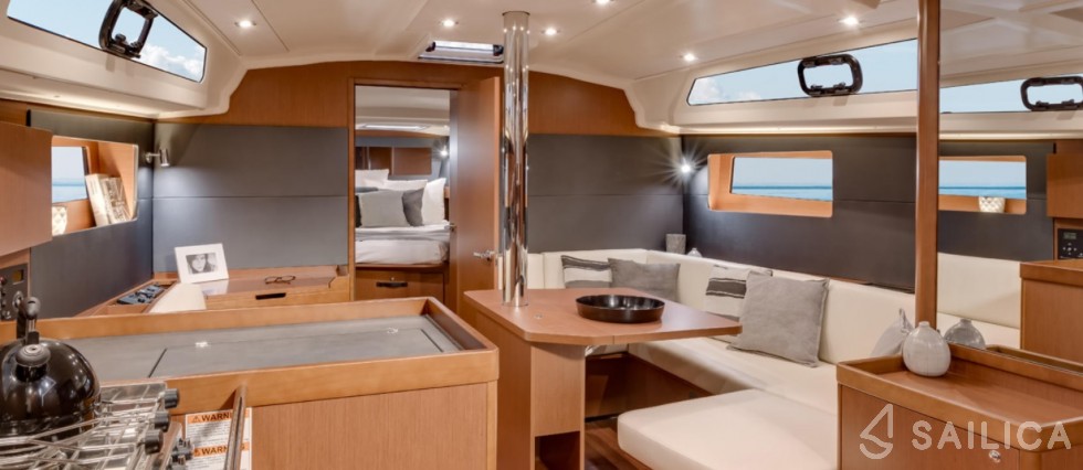 Oceanis 41.1 - Yacht Charter Sailica