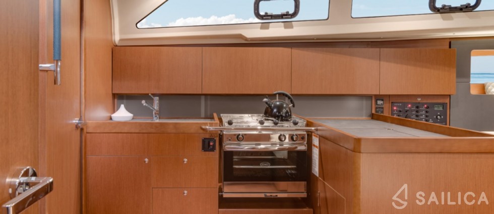 Oceanis 41.1 - Yacht Charter Sailica