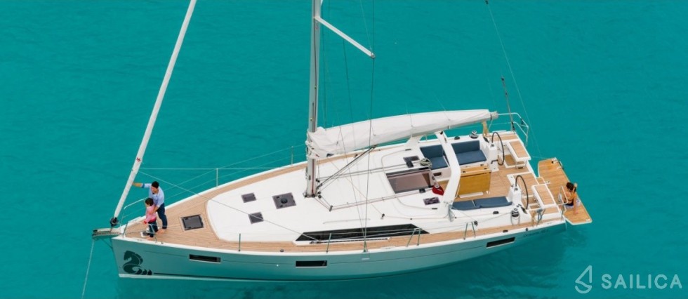 Oceanis 41.1 - Yacht Charter Sailica